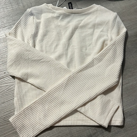 H&M LONG SLEEVE. - Picture 4 of 5